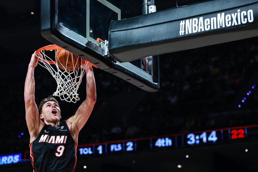 坦裁判的 坦裁判的