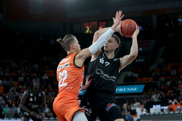 坛炙手可热 坛炙手可热