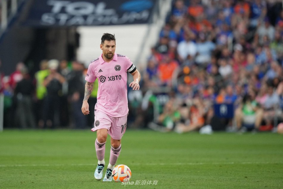 着令人瞩目 着令人瞩目